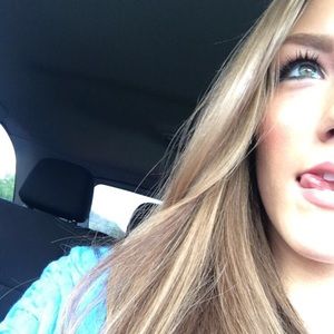 Meet your Posher, Abigail